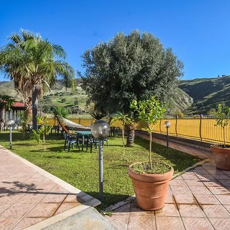 Awesome In With Wifi Ferienhaus Melito Di Porto Salvo